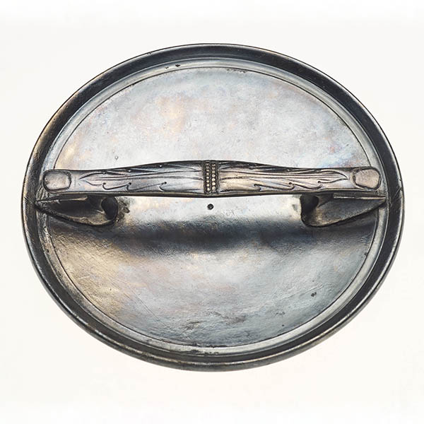 Spiegel mit massiven Silbergriff in Form zweier Finger. © J.Vogel, LandesMuseum Bonn