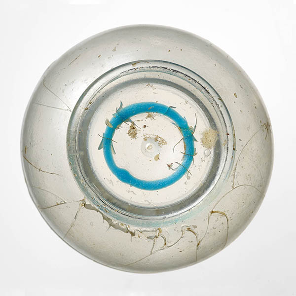 Ansicht des Glasbechers von unten. © J.Vogel, LandesMuseum Bonn